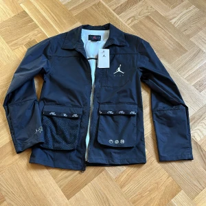 Helt ny Jordan jumpman jacka - Storlek xs, aldrig använd Köpt i London Finns bevis för att den är äkta