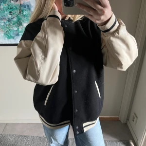 College jacka - Jättecool jacka!💞