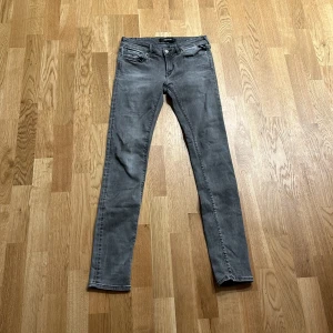 Replay jeans  - Säljer nu dessa sjukt snygga replay jeansen | skick 9/10 | ny pris 3000 kr | mitt pris 499 kr | Hör av dig vid lilla minsta fundering 😁