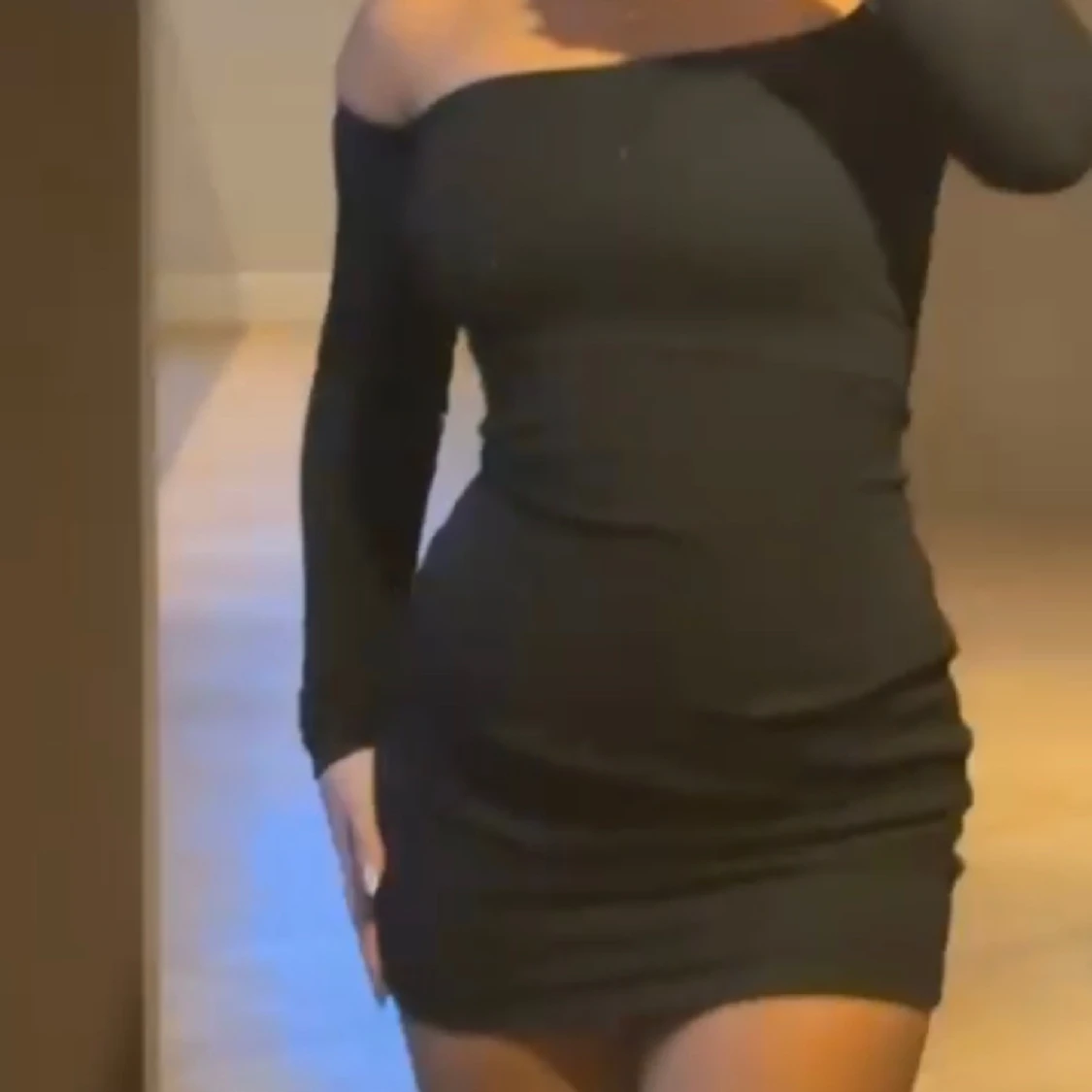 offshoulder klänning