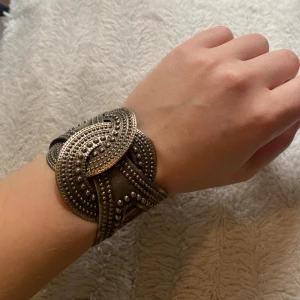 Armband  - Går att göra både större och mindre 