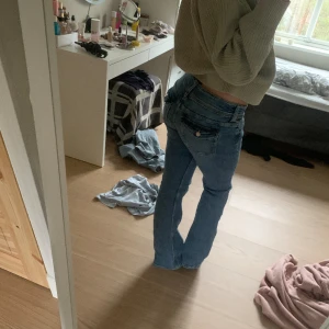 Jeans med fickor - Helt nya aldrig använt sitter lite löst på mig men jättesköna och fina bara inte riktigt min stil, från Gina Young