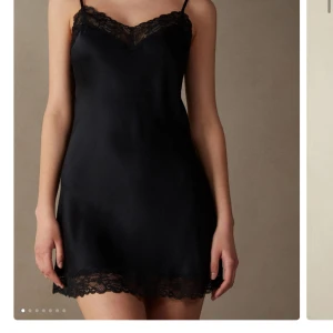 Intimissimi nattlinne  - Ett helt nytt intimissimi nattlinne som aldrig har kommit till användning pga att de är för stort för mig och inte går att lämna tillbaka. Säljer för 250kr plus frakt💕