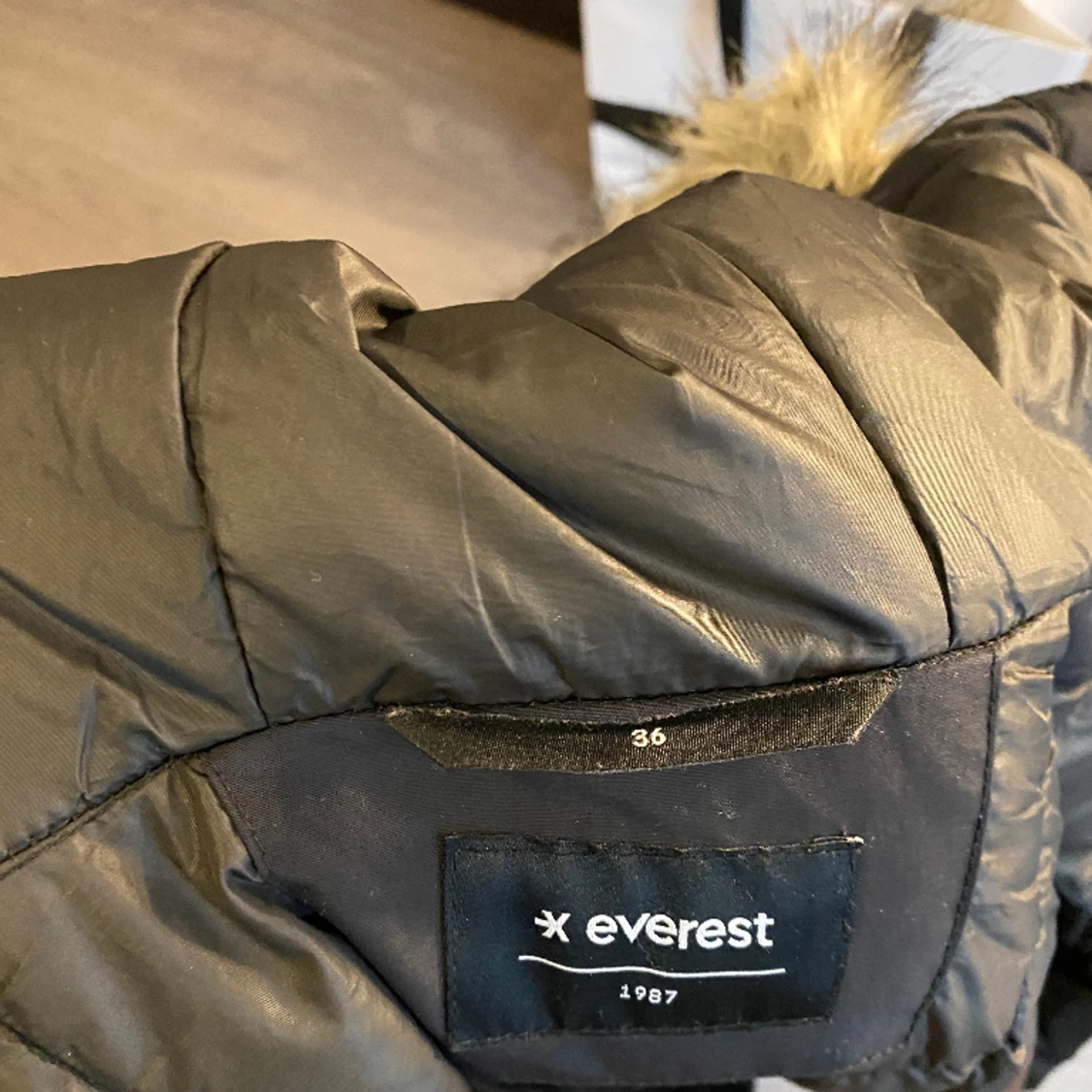 Everest, svart jacka - 91