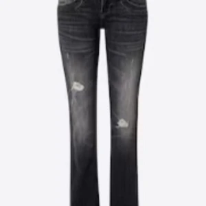 Ltb jeans valerie - De är lite insydda i midjan, säljer då de är lite för stora på mig, jag är 165, i superbra skick, de är helt slutsålda💗
