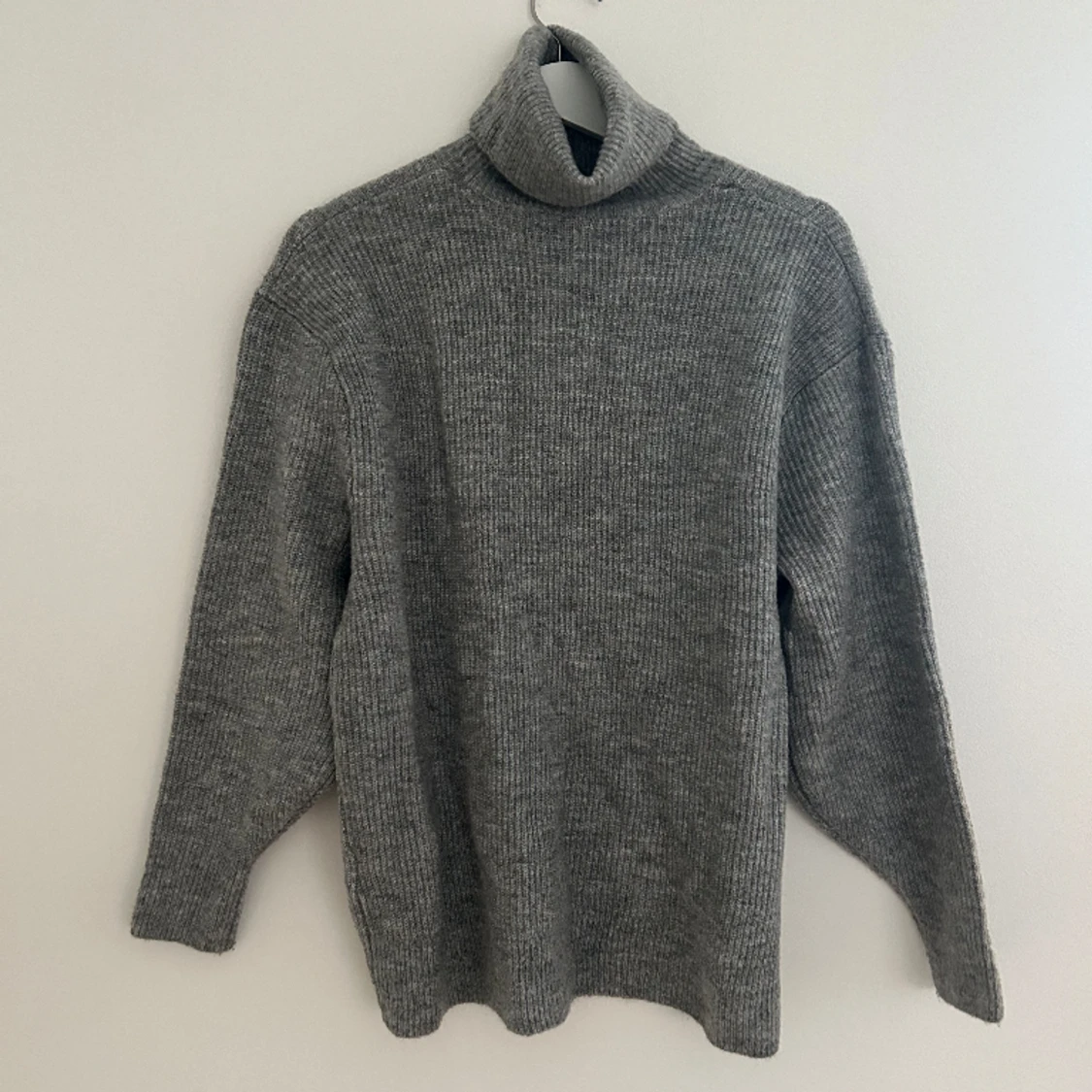 Grå stickad tröja - 90