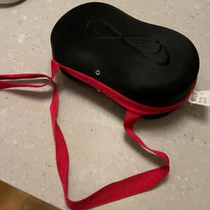 Cheer skor väska - Skolväska från Nfinity, ganska använd så priset kan diskuteras. Rengör självklart så gott det går innan jag postar😊 