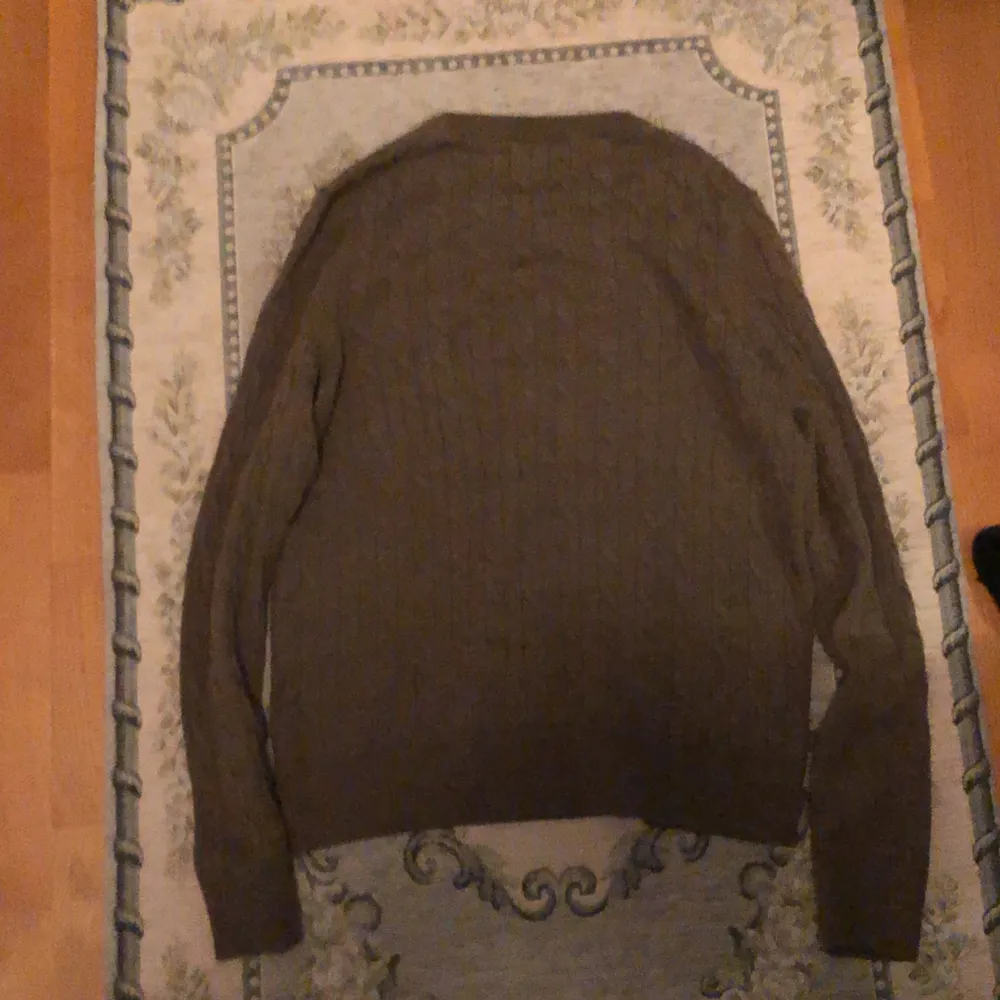 Skit skön Morris tröja 100% merino ull, 10/10 skick, grisch tröja till våren! Det är en annan tröja än min andra annons, den här lite mindre💯. Stickat.