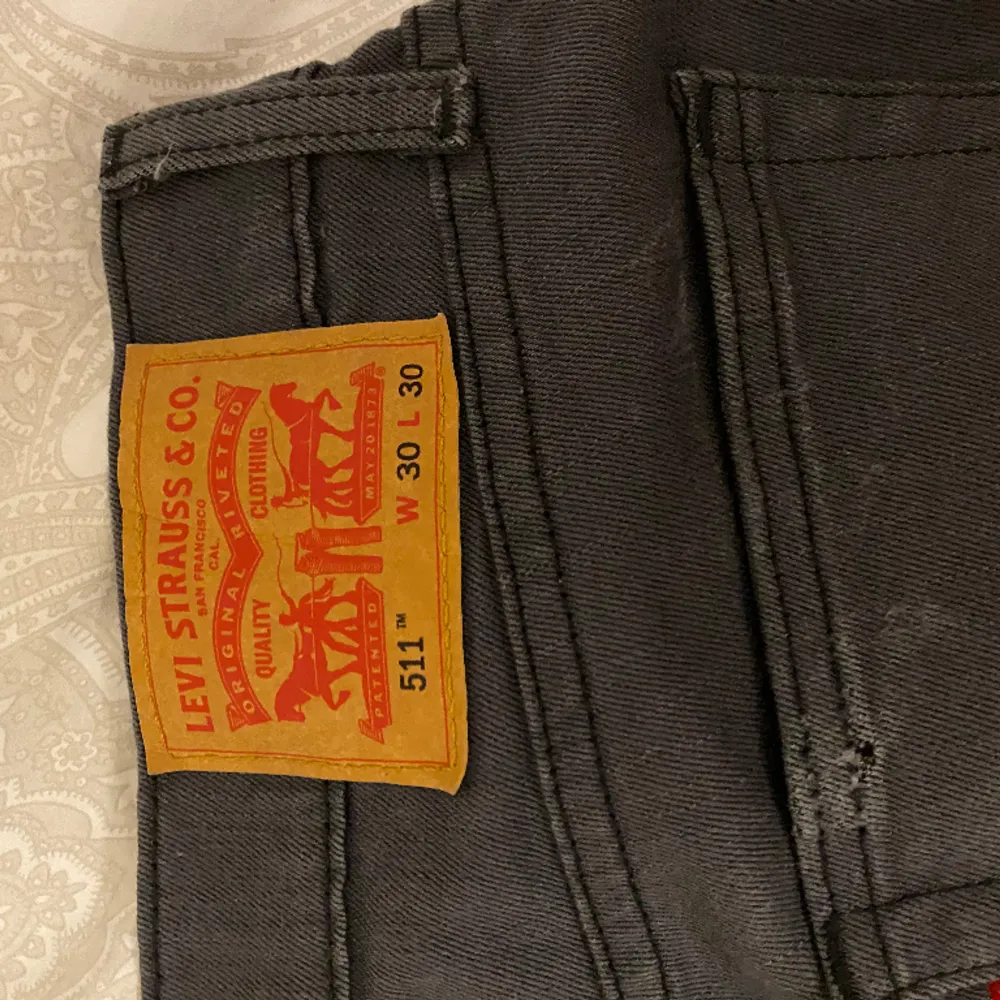 Gråa jeans Knappt använda pga fel storlek  30x30. Jeans & Byxor.