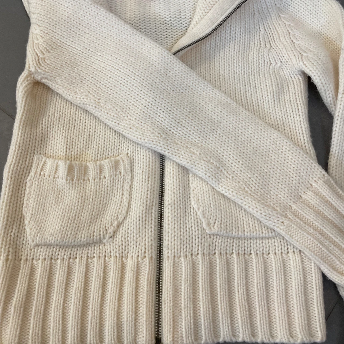 Stickad kofta med dragkedja - 90