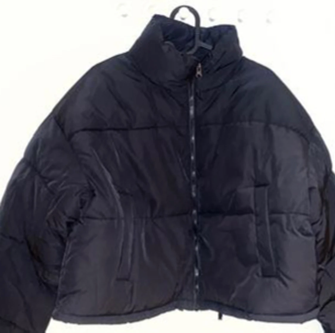 Ny oanvänd pufferjacka - svart