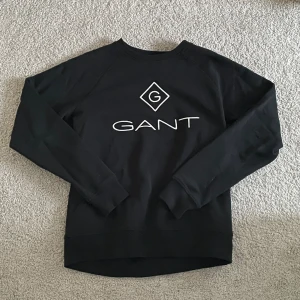 Gant tröja - Tröja från Gant. Gott skick och passar dig som är runt 170cm lång.