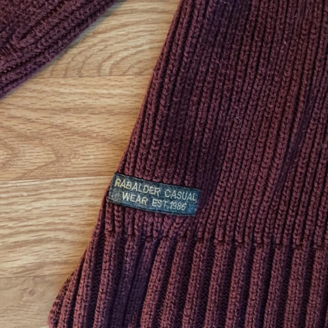 Vinröd stickad tröja - 91