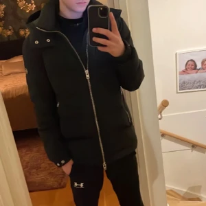 J.lindeberg jacka - Säljer denna j.lindberg jacka. 9.5/10 skick. Storlek M. Kom med frågor!