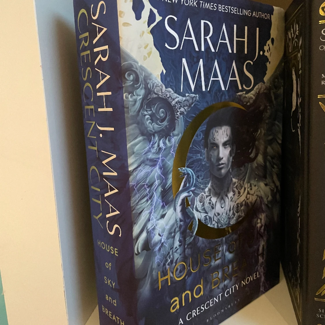 Crescent City 2 - House of Sky and Breath (UK) - 90