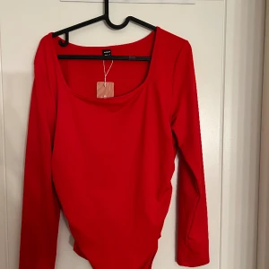 Röd tröja - Aldrig använd