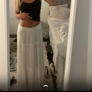 Maxikjol  - Jättefin maxi kjol ifrån stradivarius