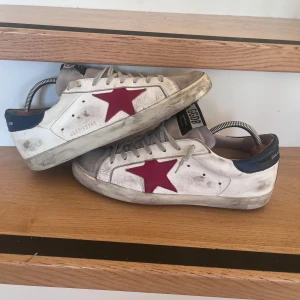Golden goose  - Storlek 41 passar 42  Skick 7/10 Pris kan diskuteras  