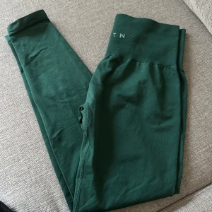 Nvgtn thigts - Nvgtn thigts. Storlek S, helt oanvända.