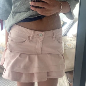 Rosa jeans kjol💕 - Super gullig jeans kjol i rosa💕passar till det mesta och är väldigt bekväm❤️skriv privat för mer frågor!