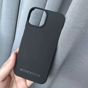 Ideal of Sweden skal, iPhone 14 - Mattsvart Ideal of Sweden skal som är helt oanvänt, säljer då jag köpte fel. 200kr + frakt🌸