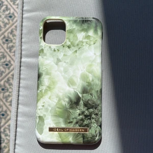 Mobil skal - Säljer ett mobil skal från ideal of sweden pågrund av att jag har en ny mobil. Den passar till iPhone 11. Helt som nytt o inte förstört. Kan sänka pris.