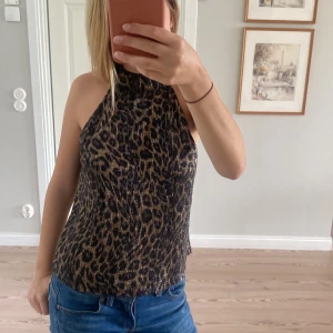 Leopard topp - Super snygg glittrig leopard topp i storlek S från Zara💕 inga defekter💗