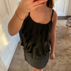 Topp - Strl L men passar xs-l skulle jag säga!