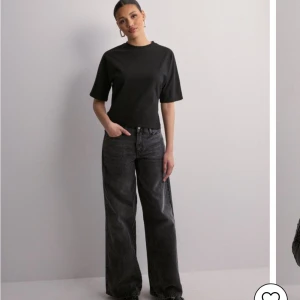 Nelly topp  - Säljer nu denna Nelly topp storlek m men eftersom man knyter den passar den xs-s också, endast testad men tog av prislappen