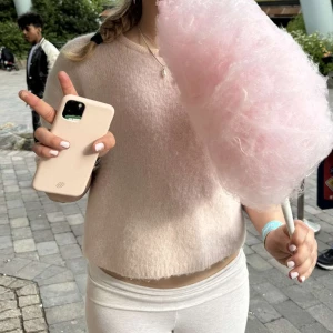 stickad tröja  - min FAVORTI tröja som är så snygg och passar till typ allt i jätte snygg rosa färg❤️❤️den är alpacka blend🥰🥰mina bilder!!