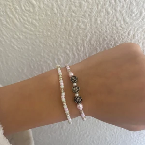 Armband - Ett sett med två handgjorda pärlarmband💜de är stretchiga