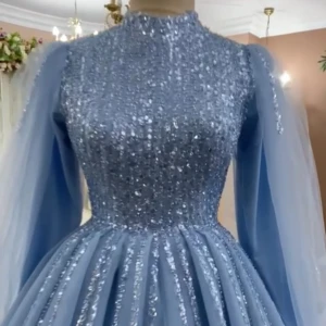 Förlovningsklänning - Förlovningsklänning med slöja i samma färg. Storlek: XS , S