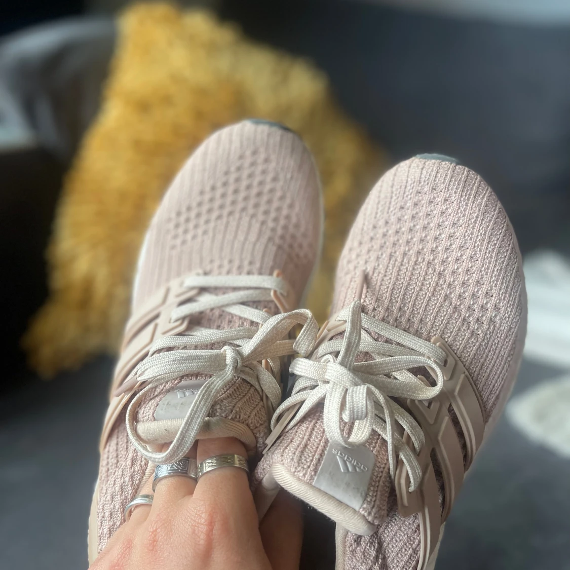 ULTRABOOST BIEGE - 93