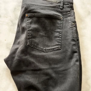 Tiger of Sweden jeans 31/32 - Säljer mina tiger of Sweden jeans i fint skick till ett bra pris, sparsamt använda med inga deffekter!😊