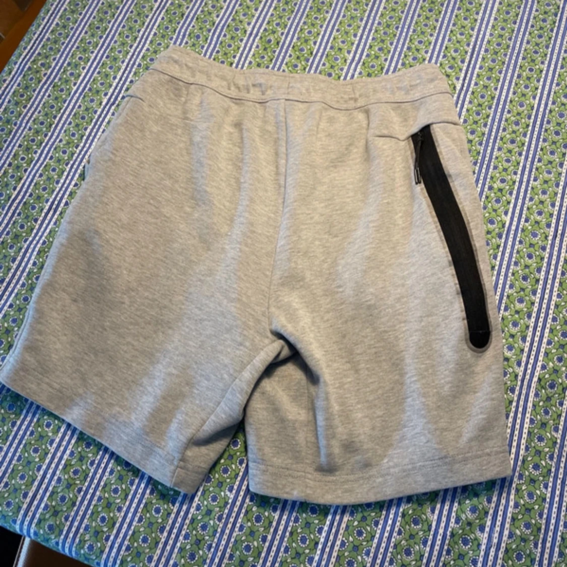 Gråa Nike tech shorts! - 90