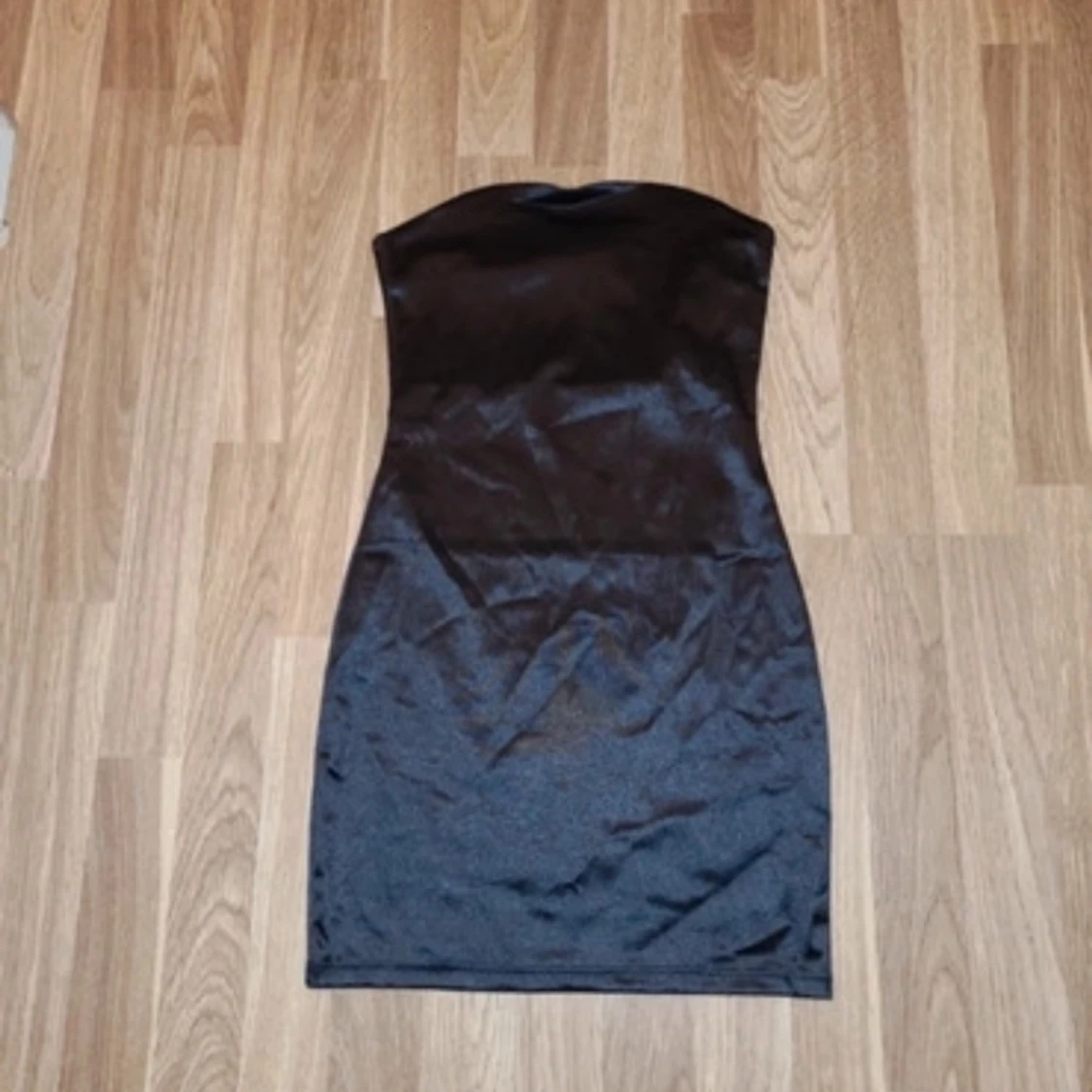 ”Satin” klänning  - 90