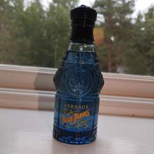 Versace BlueJeans 75ml eau de Toilette full och oanvänd. Köpare står för frakt  