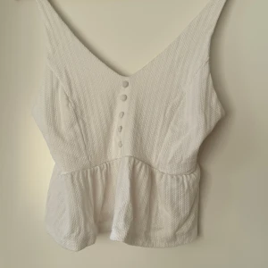 Gullig topp - Gullig topp från Reserved, använt den max en gång tidigare💗