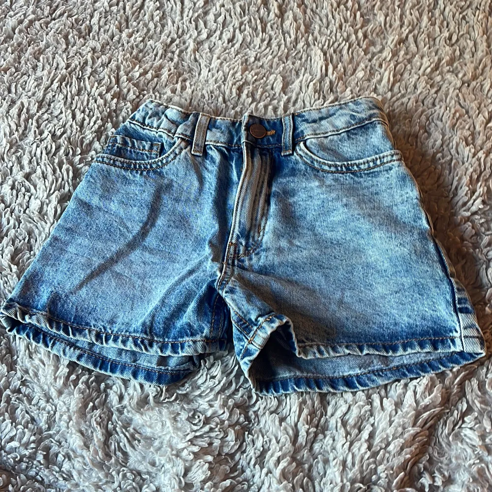 Jeans shorts med funkande fickor !🩵   . Shorts.