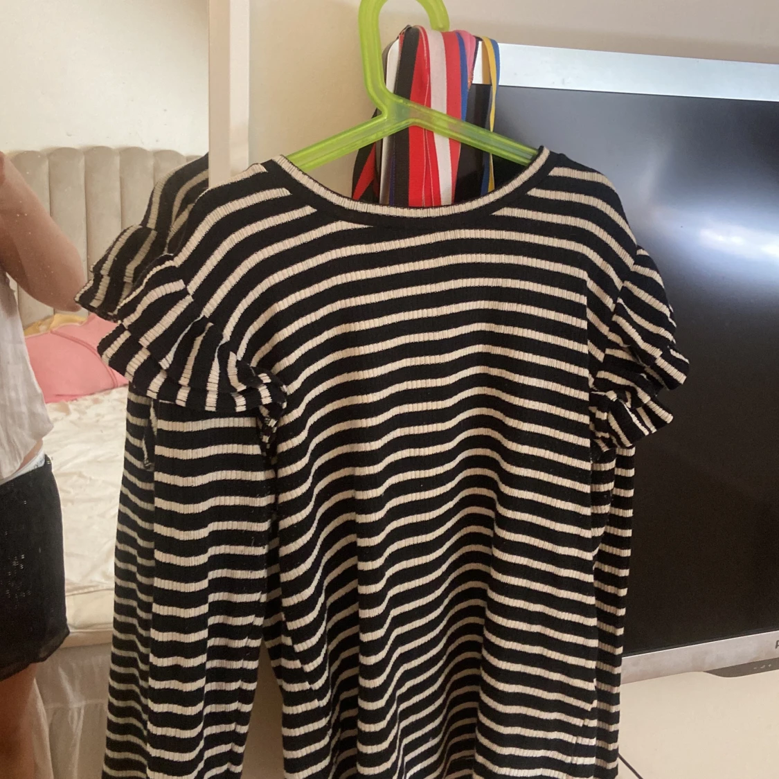 Tröja med volang från zara