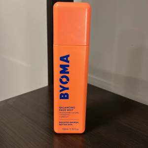 Byoma facemist 100 ml, finns kvar typ 70 ml skulle jag säga! Nypris 190kr