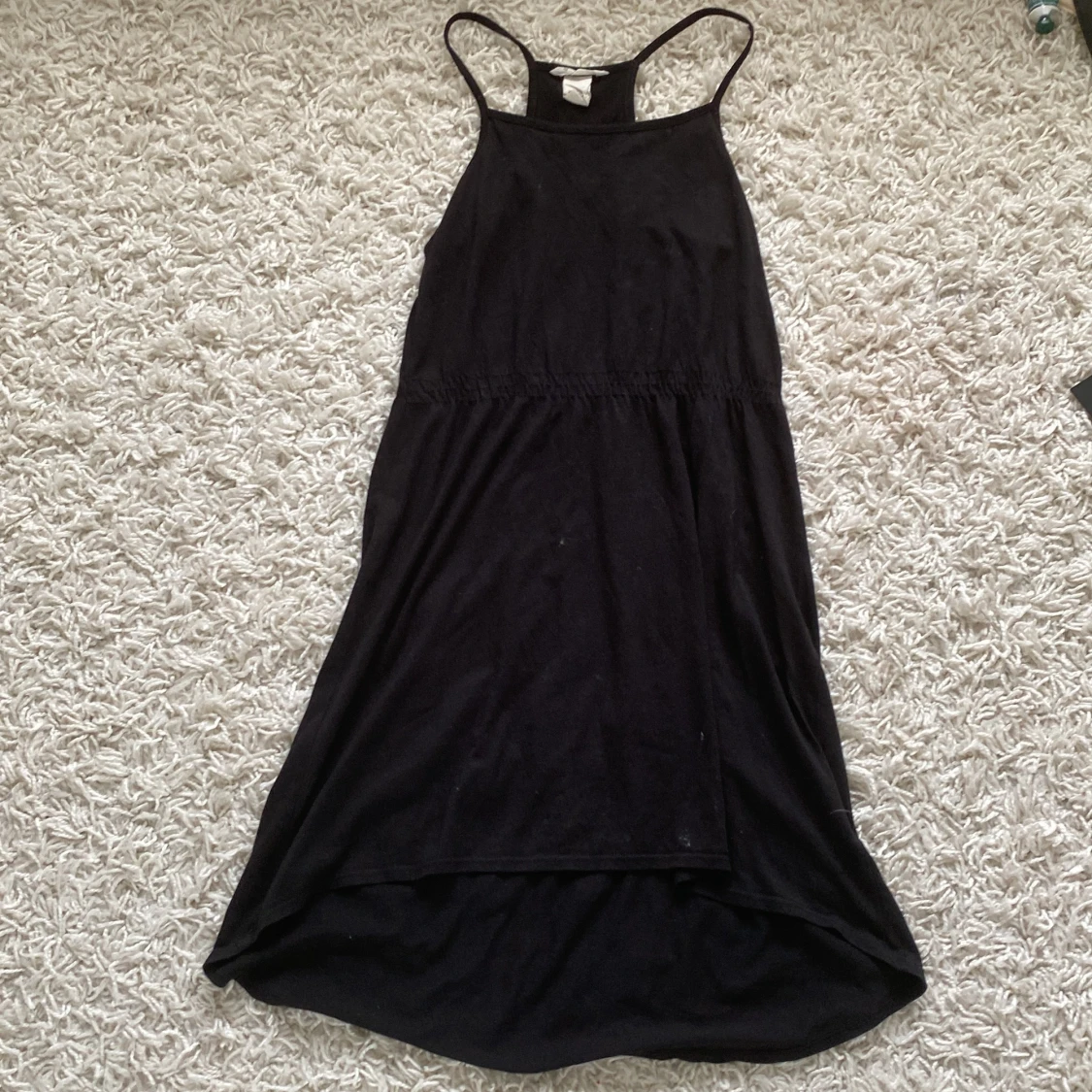 Svart klänning med smala axelband