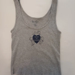 Brandy melville linne - Fint brandy melville linne med gulligt tryck på, köpt förra sommaren men helt oanvänd!