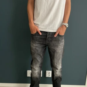 Jack & jones jeans  - Ett par feta helt oanvända jack & jones jeans.  10/10 condition🔥🔥 Modell:trapped/mike 