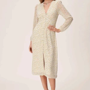 Adoore midi klänning - Jättefin adoore klänning som bara är testad. Säljer då den inte kommer till användning