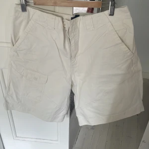 Henri lloyd shorts - Säljer ett par vita Henri lloyd shorts i storlek 36. Skriv om ni har några frågor. Mvh 