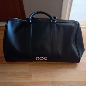 Weekend bag som ny - Svart weekend bag