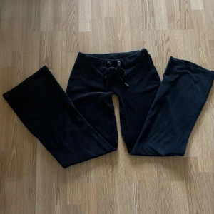 Lågmidjad mjukis - Säljer lågmidjad mjukis byxor som använts inte längre. Har sytt dom till lågmidjade så man ser den från insidan men är i bra skick annars