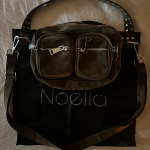 Noella väska - Militärgrön noella väska utan tecken på användning, pris kan diskuteras 