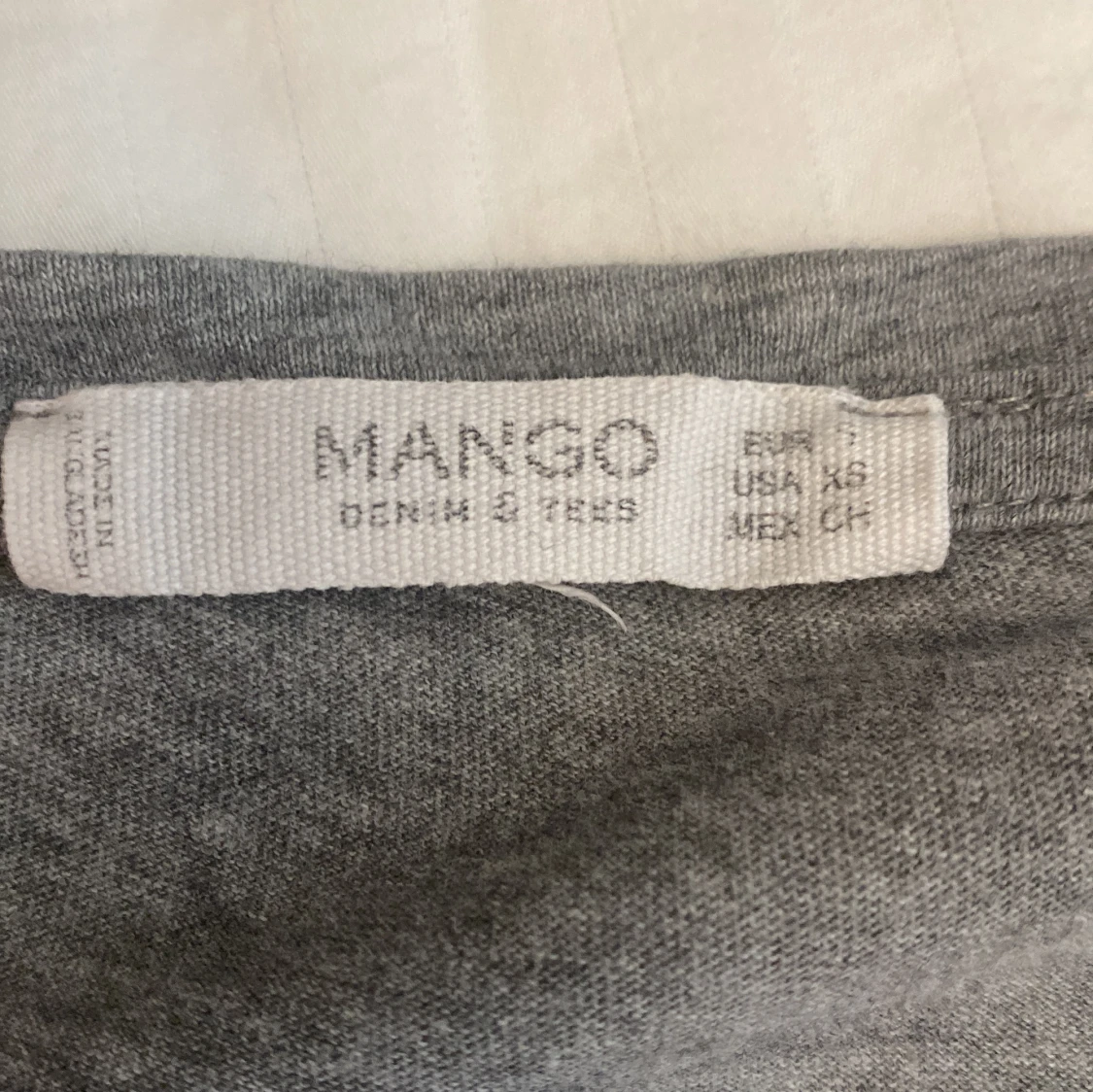 Grå t-shirt från Mango - 91